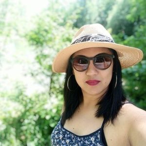 Meet your Posher, Prisca